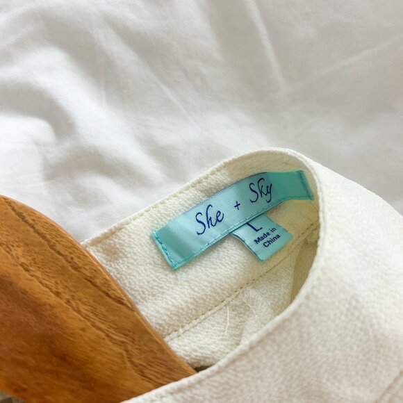 She + Sky Cream Keyhole Ruffle Sleeve Blouse Women’s Size Large - Picture 5 of 6